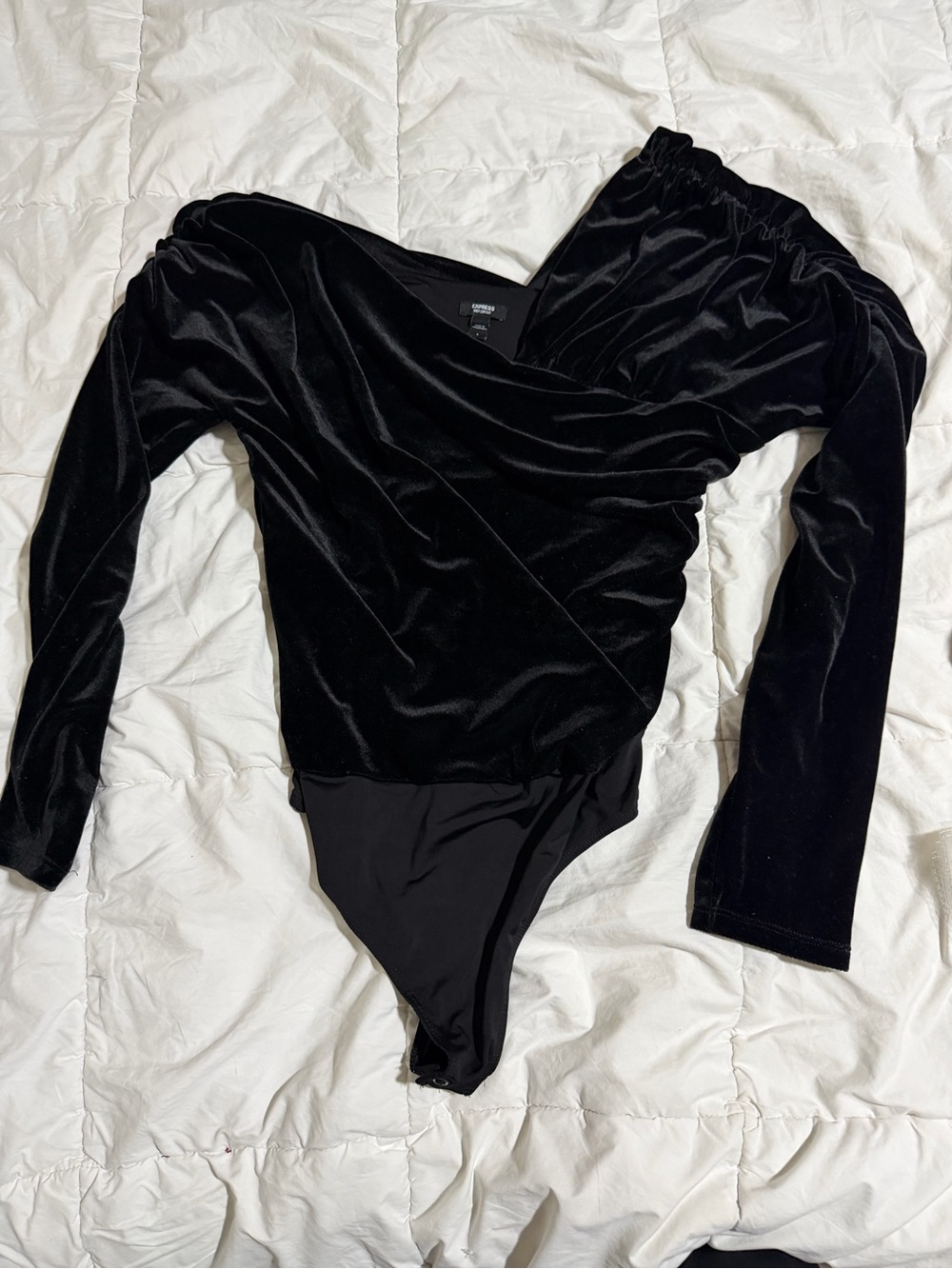 Express Velvet Long-Sleeve Bodysuit - Black